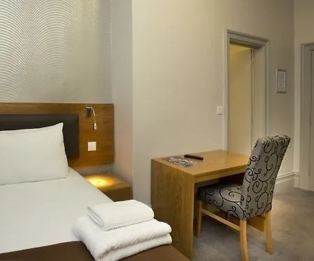 The Goddard Arms 3*