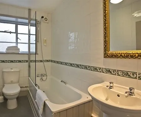 The Goddard Arms 3* Swindon