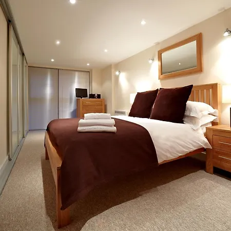 The Paramount By Flying Butler Apartment Swindon