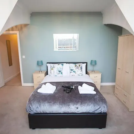 Hamilton Grace - Wessex Court Hotel