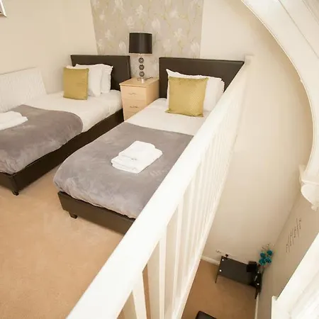 Hamilton Grace - Wessex Court 4* Swindon