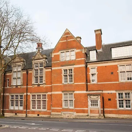 Hamilton Grace - Wessex Court Hotel Swindon