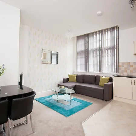 Hamilton Grace - Wessex Court 4* Swindon