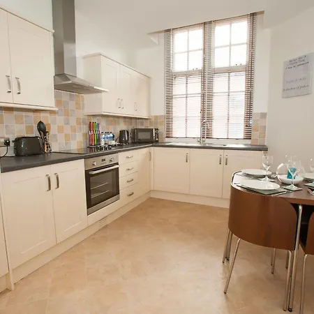 Hamilton Grace - Wessex Court 4*