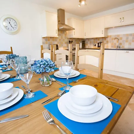 Hamilton Grace - Wessex Court 4*