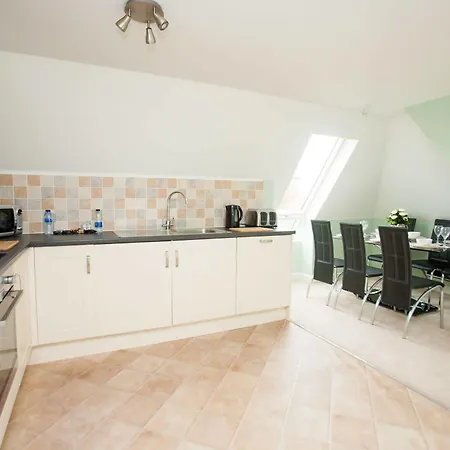 Hamilton Grace - Wessex Court 4*