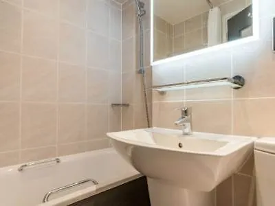 Thistle Express Hotel