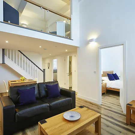 Burkhardt Hall By Esa Apartment Swindon