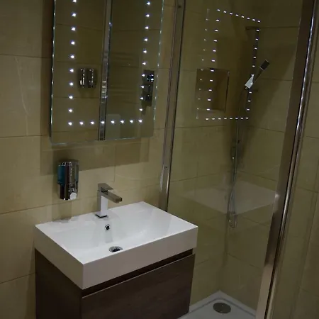 Godwin Court Serviced Apartment *
