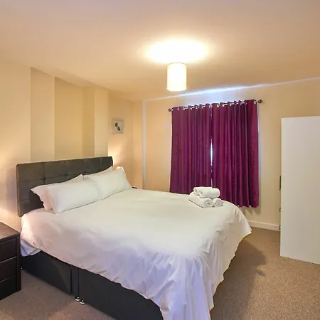 Paramount * Swindon