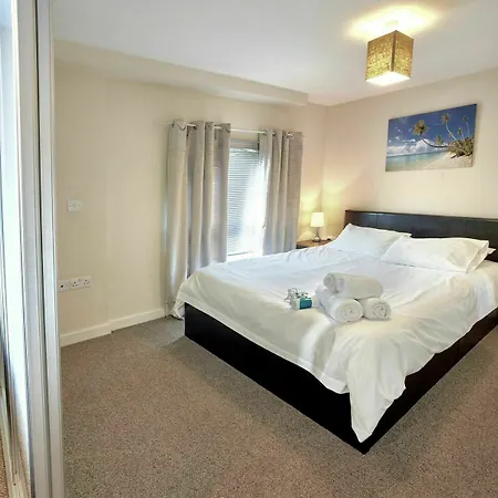 Apartment Paramount