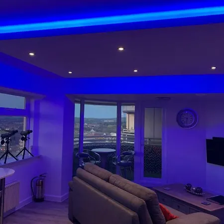 Apartment Luxury Panoramic Balcony Swindon