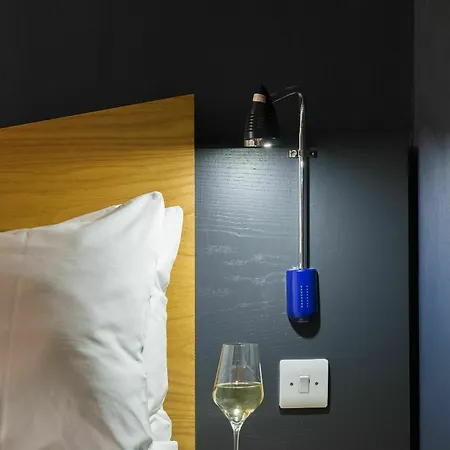 Express West An Ihg Hotel 3*