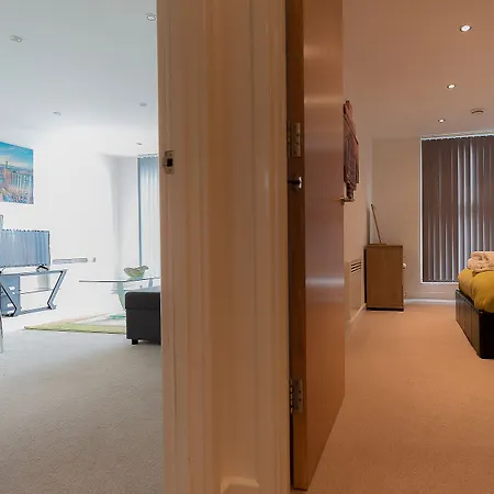 Hamilton Grace - Paramount Apartment