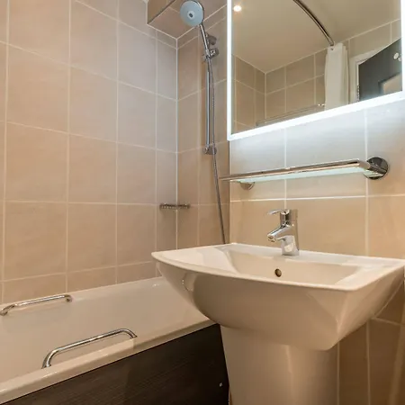 Thistle Express 3*