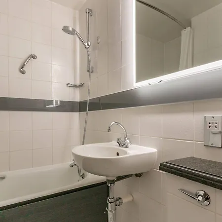 Thistle Express Hotel
