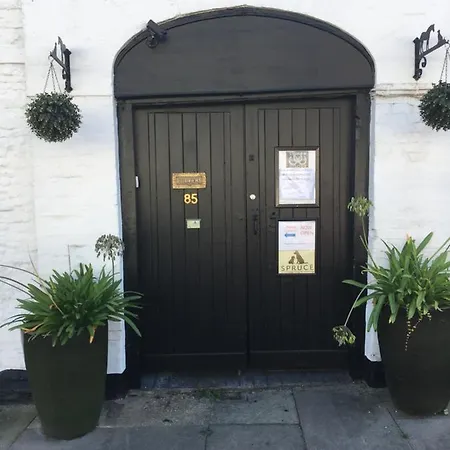 The Three Horseshoes Annex Guest house Swindon