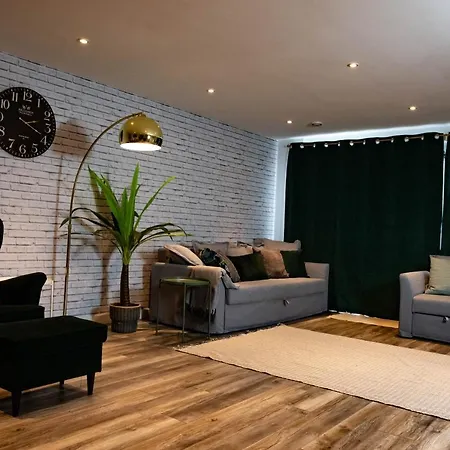 Paramount Views Apartment *