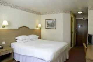 South Marston And Leisure Club Hotel 3*