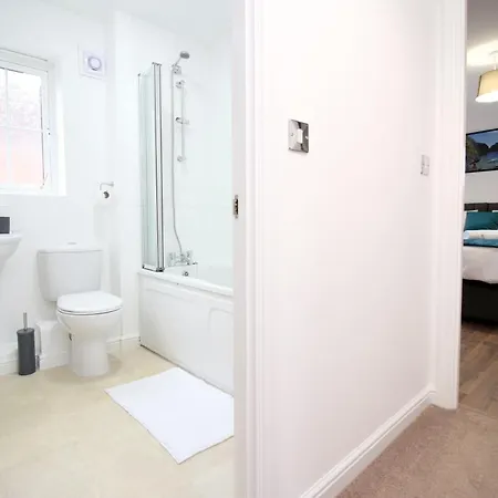 Delft - Spacious Home, High Speed Wi-fi, Free Parking, Terrace Holiday home *