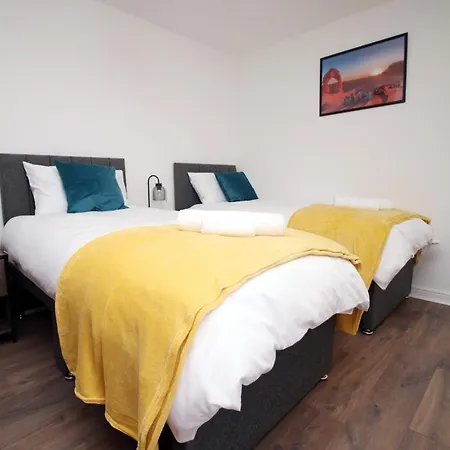 Holiday home Delft - Spacious Home, High Speed Wi-fi, Free Parking, Terrace *