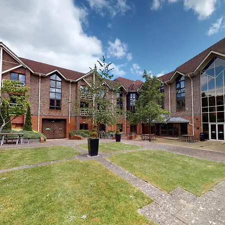 Hotel Village Swindon