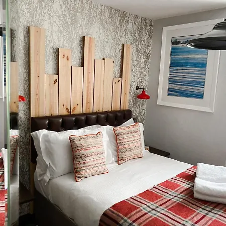 Inn Helen Browning's Royal Oak 4*