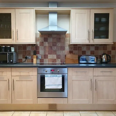 Old Town Apartment Swindon