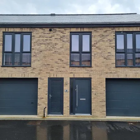 A Spacious And Hearty 2bd Apartment *