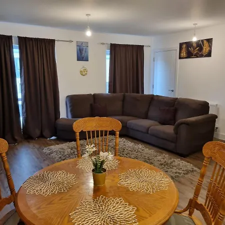 A Spacious And Hearty 2bd Apartment Swindon