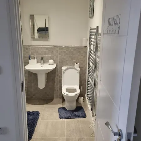 A Spacious And Hearty 2bd Apartment