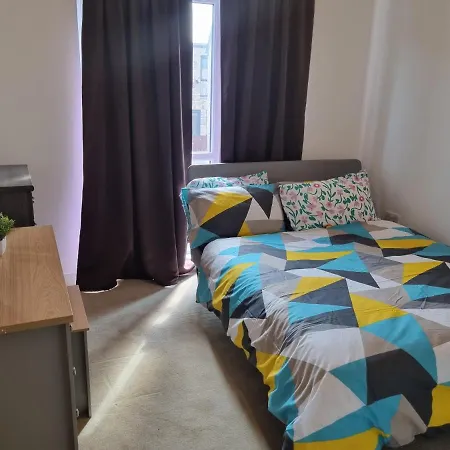 A Spacious And Hearty 2bd Apartment *