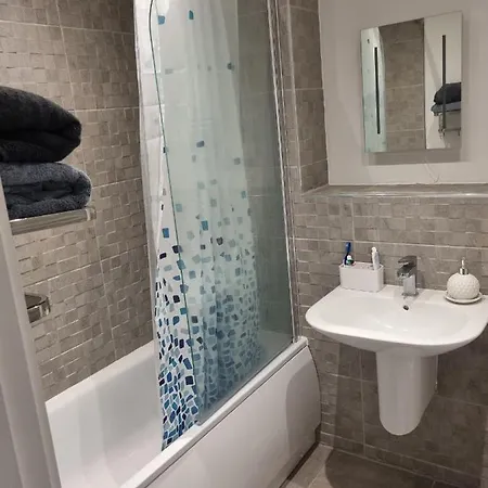 Apartment A Spacious And Hearty 2bd Swindon