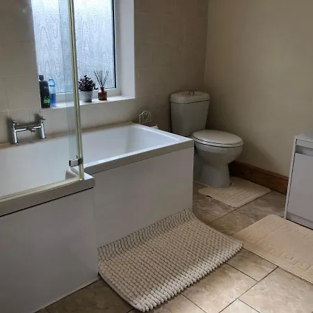 Holiday home Edinburgh Street - Beautiful House With Free Parking And Wifi, Equipped With Comfy Furnitures