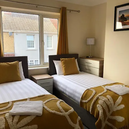 Edinburgh Street - Beautiful House With Free Parking And Wifi, Equipped With Comfy Furnitures Holiday home *