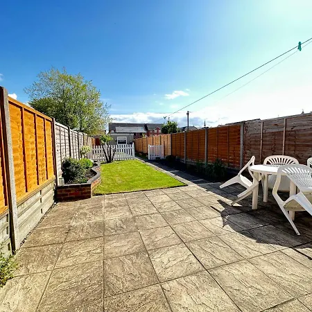 Edinburgh Street - Beautiful House With Free Parking And Wifi, Equipped With Comfy Furnitures * Swindon