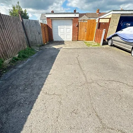 Edinburgh Street - Beautiful House With Free Parking And Wifi, Equipped With Comfy Furnitures Holiday home Swindon
