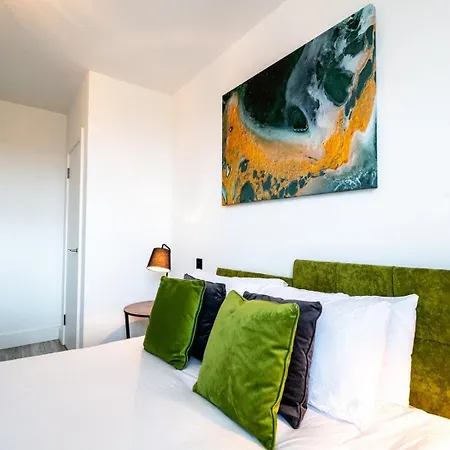 Central Gem Stylish 1-bedroom * Swindon