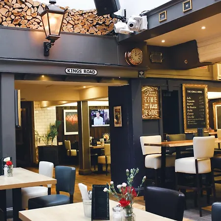 The Kings Arms Hotel 3*