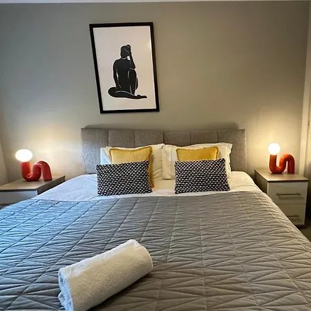 Orchard House - Suitable For Both Family And Business Travellers, Walk In Distance To Pubs, Restaurants, Supermarket, Free Wifi & Free Parking, Outdoor Garden Ferienhaus
