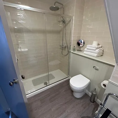 The Goddard Arms 3*