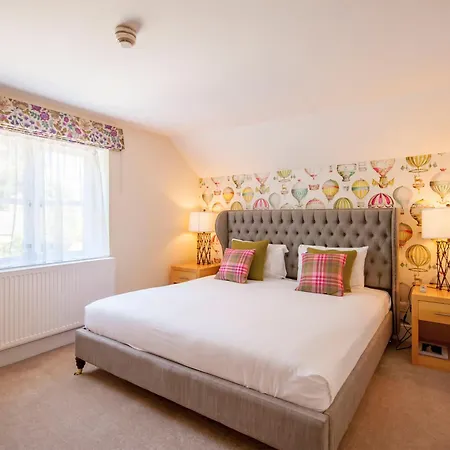The Highworth 3* Swindon