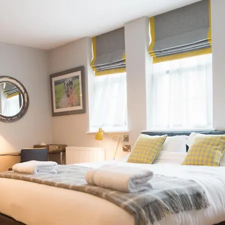 Helen Browning's Royal Oak Inn 4*