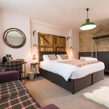 Inn Helen Browning's Royal Oak 4*