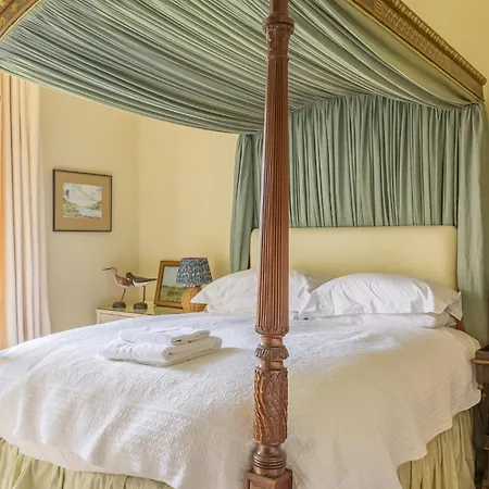 Overtown Manor Bed & Breakfast 5*