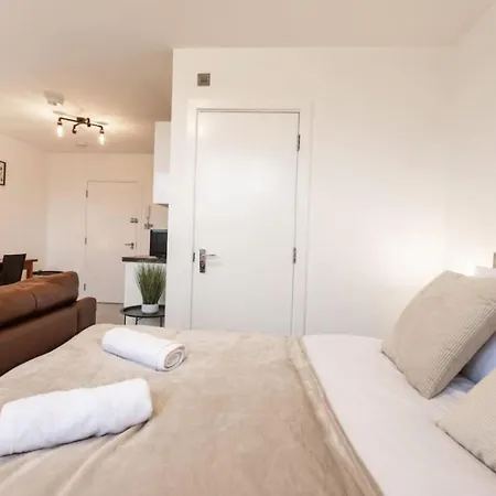 Commercial Road Location Wyvern Theatre Apartment *