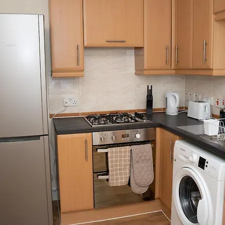 Apartment Yellow Haven Spacious Quiet Free Parking Sleeps 7