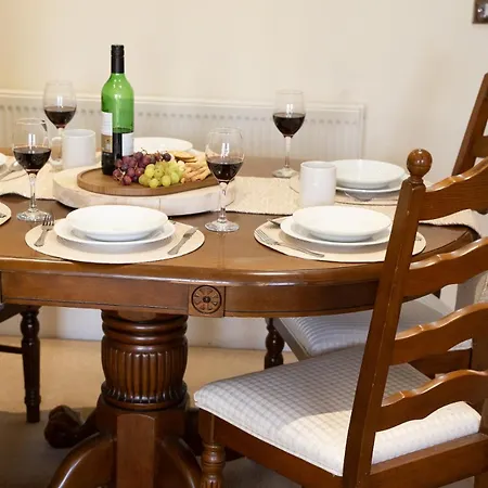 Yellow Haven Spacious Quiet Free Parking Sleeps 7