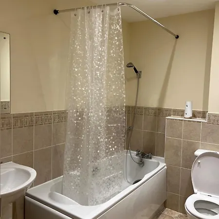 Yellow Haven Spacious Quiet Free Parking Sleeps 7 *
