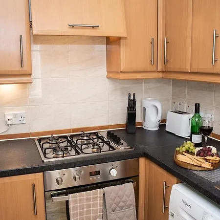 Yellow Haven Spacious Quiet Free Parking Sleeps 7 Apartment